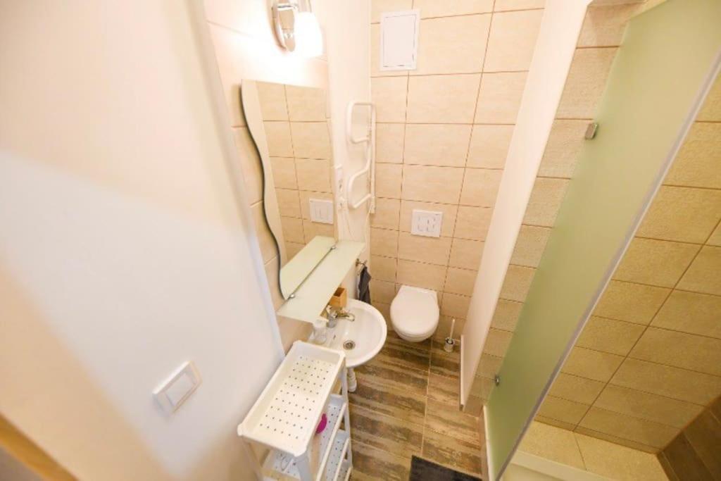 1 Bedroom Flat In Nyar Str., Central Budapest Bagian luar foto