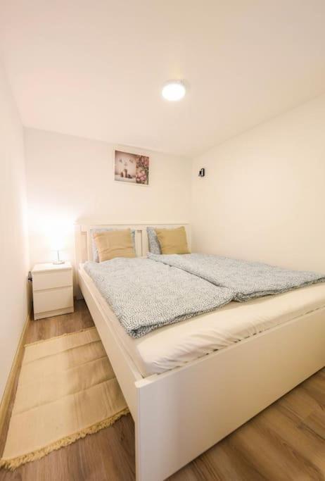 1 Bedroom Flat In Nyar Str., Central Budapest Bagian luar foto