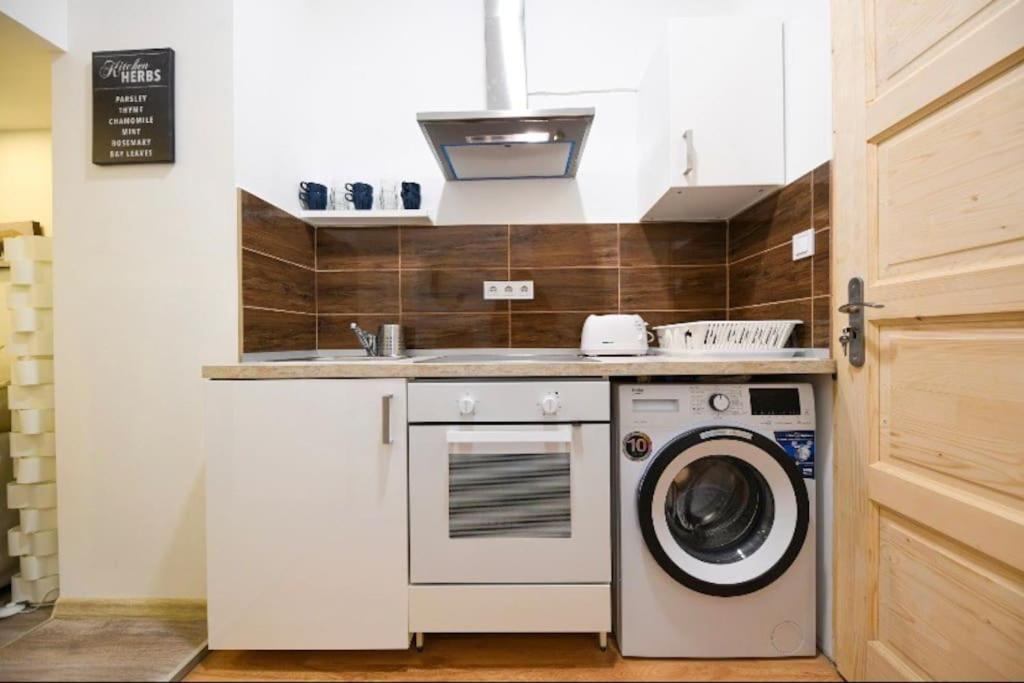 1 Bedroom Flat In Nyar Str., Central Budapest Bagian luar foto