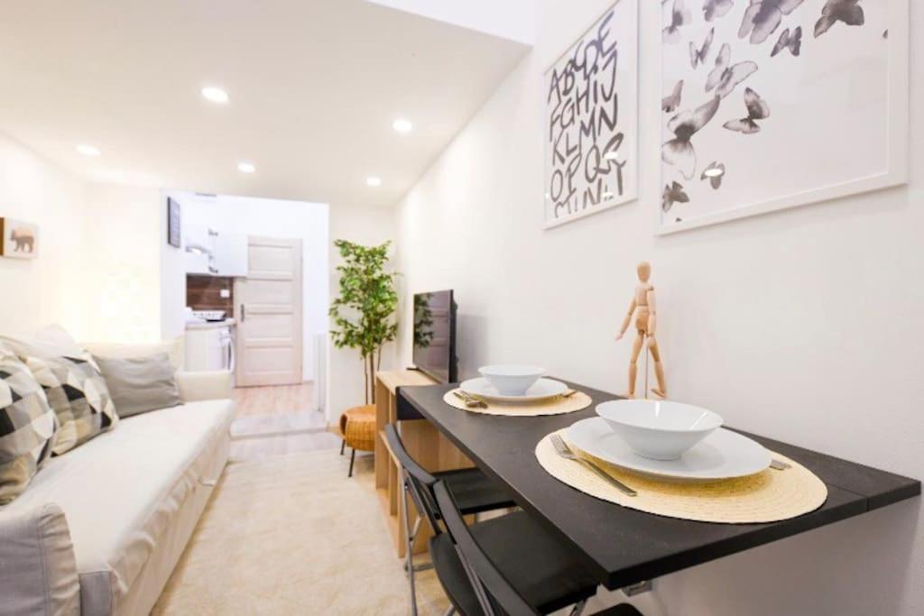 1 Bedroom Flat In Nyar Str., Central Budapest Bagian luar foto