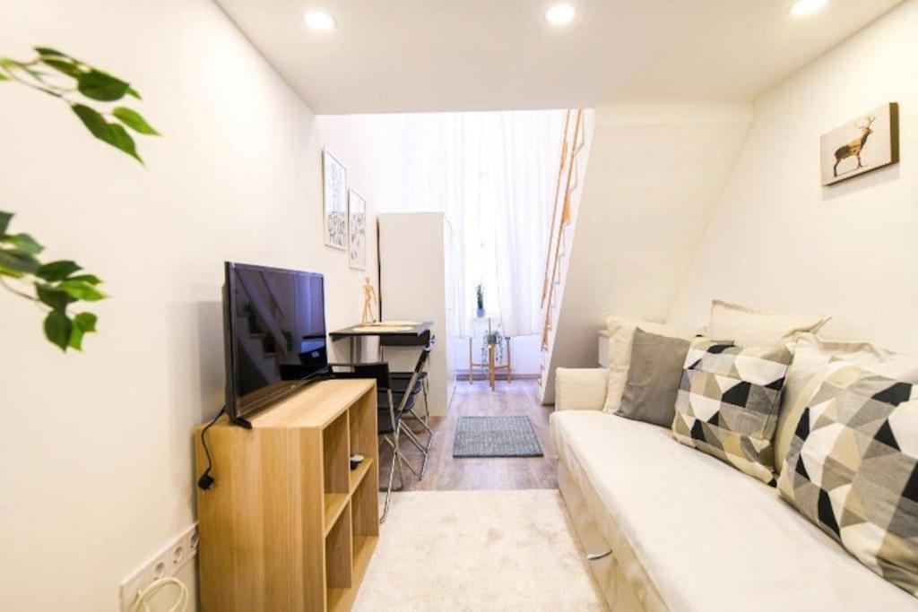 1 Bedroom Flat In Nyar Str., Central Budapest Bagian luar foto