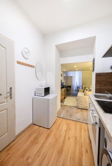 1 Bedroom Flat In Nyar Str., Central Budapest Bagian luar foto