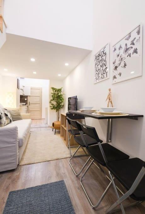 1 Bedroom Flat In Nyar Str., Central Budapest Bagian luar foto